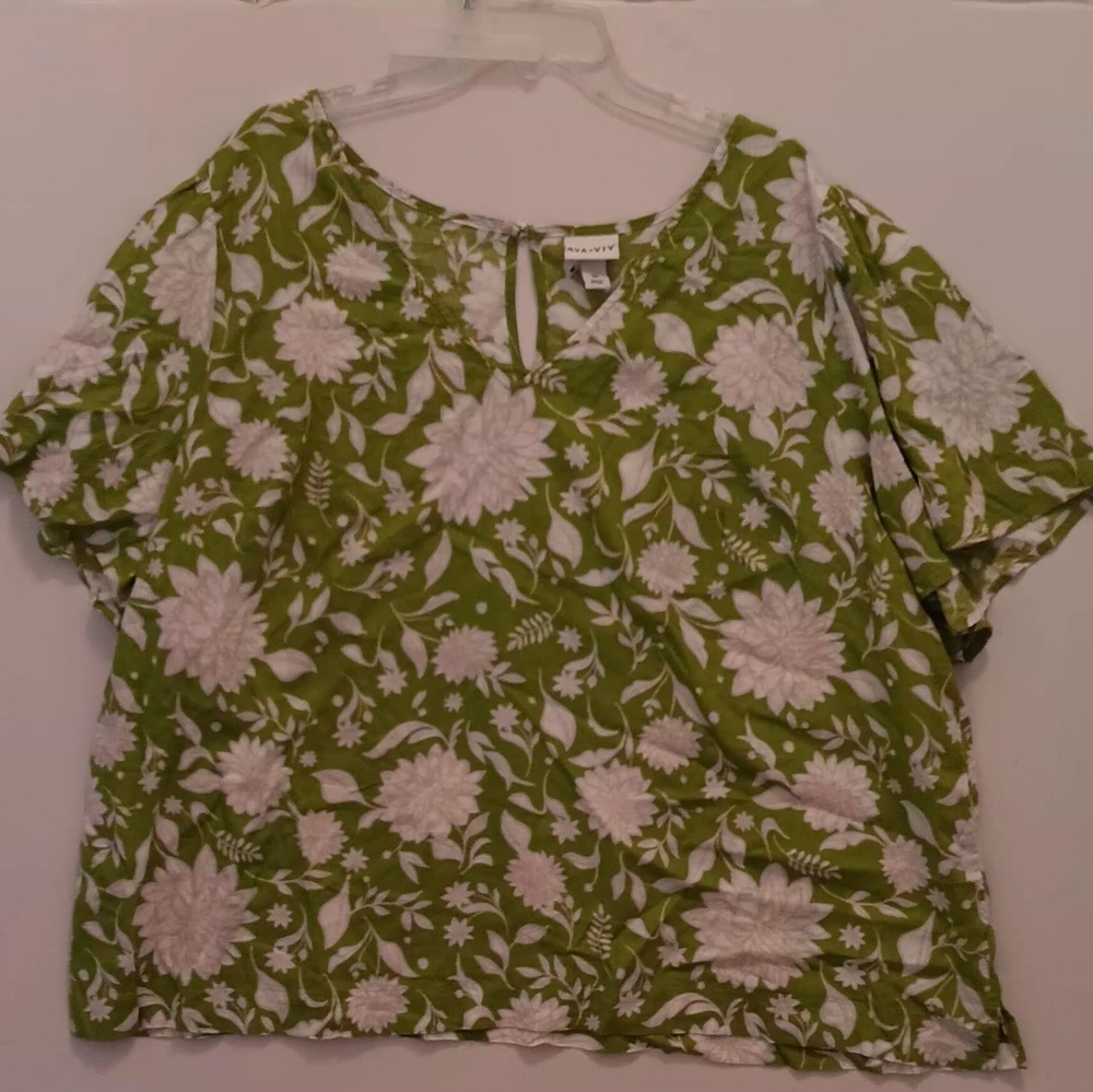 AVA  & VIV GREEN AND WHITE FLORAL  LINEN BLOUSE SIZE 3X